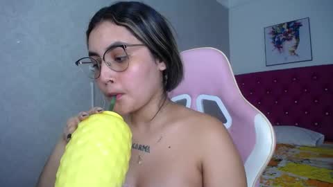 Sofia online show from May 18, 2026, 4:07 am
