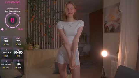 Snapshot of sofiapure18 chatting on November 23, 2025, 7:46 pm Sofia Help me overcome shynes with 100 thumbs up online show from November 23, 2025, 7:46 pm