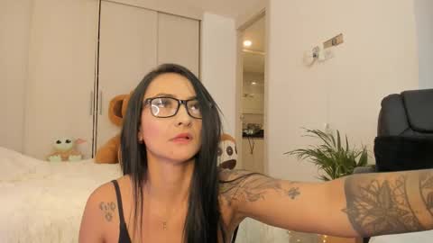 SOFIA independent model  online show from February 9, 2025, 2:50 pm