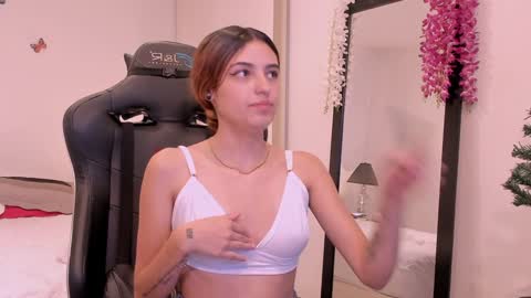 Sofia  Help me reach 5K followers  online show from December 11, 2024, 8:07 pm