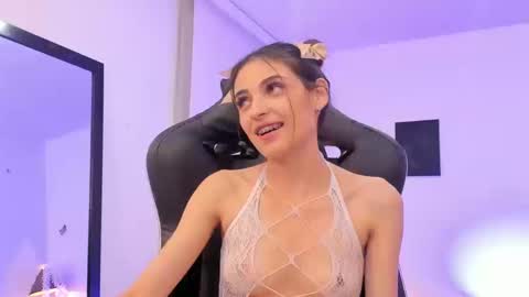 Sofia  Help me reach 5K followers  online show from September 30, 2025, 8:58 pm