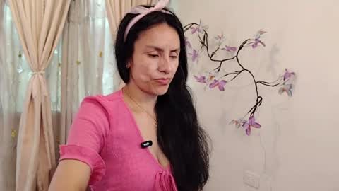Sofi Bella online show from May 13, 2026, 7:33 pm