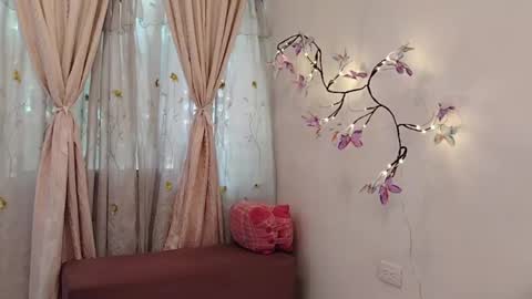 Sofi Bella online show from May 15, 2026, 7:21 pm