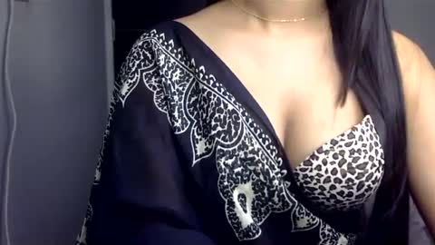 Snapshot of sofie_diva chatting on January 20, 2025, 5:48 pm divya online show from January 20, 2025, 5:48 pm