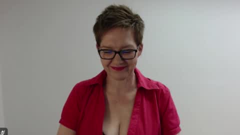 Snapshot of sofie_velvet chatting on March 31, 2026, 3:34 pm Sofie Velvet online show from March 31, 2026, 3:34 pm