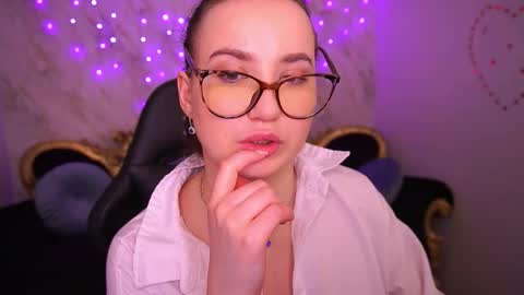 Snapshot of sofiebloom chatting on March 5, 2026, 1:56 am Sofie online show from March 5, 2026, 1:56 am