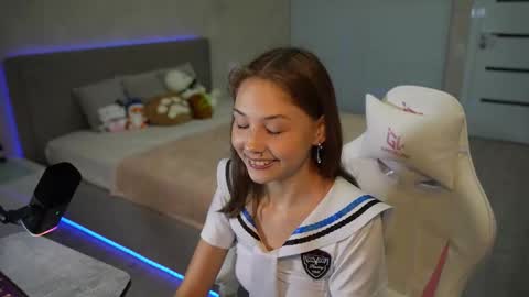 SofiMeow online show from November 12, 2025, 6:52 pm