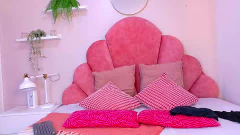 SOFITEEN  online show from December 14, 2025, 11:48 am