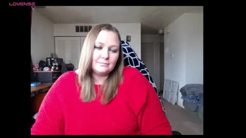 Snapshot of softerpeaches chatting on December 24, 2024, 8:27 pm Rose online show from December 24, 2024, 8:27 pm