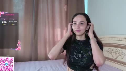 Snapshot of softiedream chatting on October 3, 2025, 6:54 am Elly online show from October 3, 2025, 6:54 am