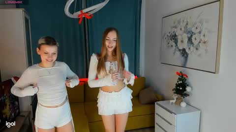 Vanessa online show from December 17, 2025, 3:51 pm