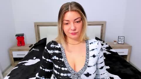 Snapshot of softpleasurex1 chatting on December 16, 2024, 7:37 am Softpleasurex online show from December 16, 2024, 7:37 am