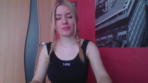 softy_aura online show from April 21, 2026, 8:31 am