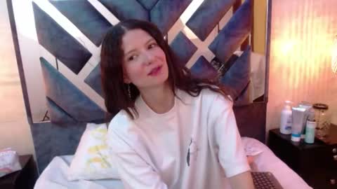 Snapshot of sofy_bonnet chatting on February 18, 2026, 12:23 pm online show from February 18, 2026, 12:23 pm