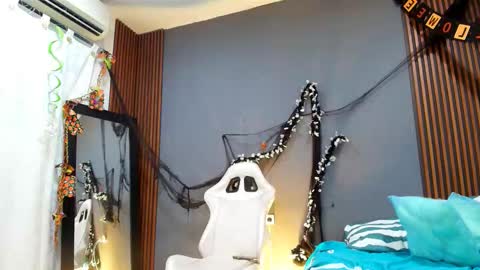 Snapshot of sofy_west chatting on October 29, 2025, 3:31 am sofy west online show from October 29, 2025, 3:31 am