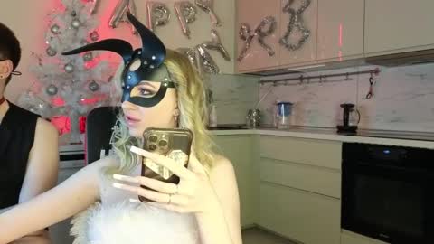 Snapshot of sofyandmike chatting on January 6, 2026, 7:28 pm SOFYandMIKE online show from January 6, 2026, 7:28 pm