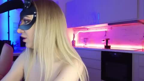 Snapshot of sofyandmike chatting on February 5, 2026, 6:23 pm SOFYandMIKE online show from February 5, 2026, 6:23 pm