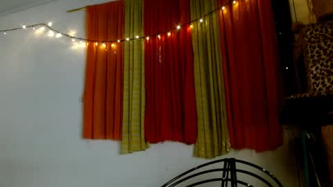 Snapshot of soka_lovers_04_ chatting on December 17, 2024, 12:01 am Sofia online show from December 17, 2024, 12:01 am