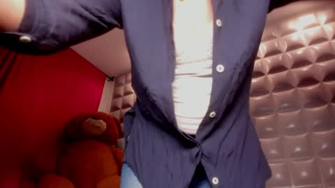 Snapshot of sol_angel_7 chatting on April 4, 2026, 5:10 pm SOL ANGEL online show from April 4, 2026, 5:10 pm