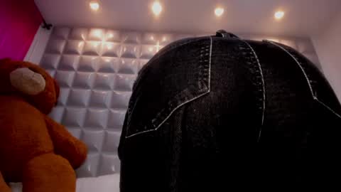 Snapshot of sol_angel_7 chatting on April 7, 2026, 8:31 pm SOL ANGEL online show from April 7, 2026, 8:31 pm