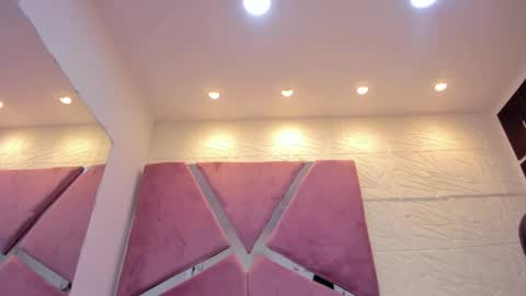 Snapshot of sol_angel_7 chatting on April 18, 2026, 7:07 pm SOL ANGEL online show from April 18, 2026, 7:07 pm