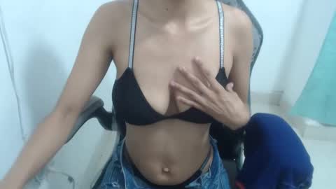 Snapshot of sol_lucia chatting on November 10, 2025, 12:04 pm Sol lucia online show from November 10, 2025, 12:04 pm