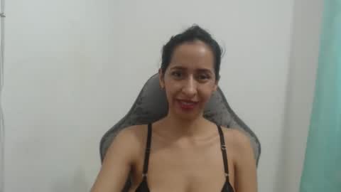Snapshot of sol_lucia chatting on December 18, 2025, 12:00 pm Sol lucia online show from December 18, 2025, 12:00 pm