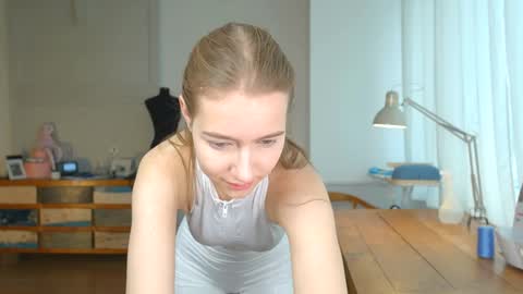 Snapshot of solar_bella chatting on January 20, 2025, 11:02 am Bella online show from January 20, 2025, 11:02 am