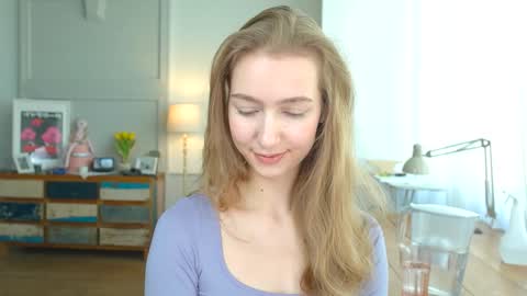 Snapshot of solar_bella chatting on January 30, 2025, 12:27 pm Bella online show from January 30, 2025, 12:27 pm