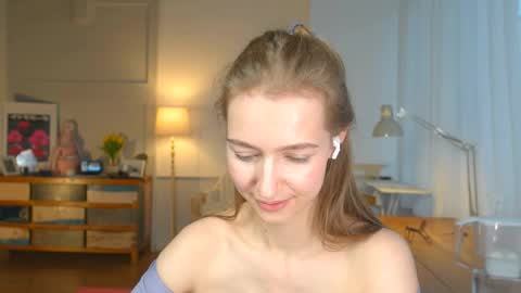 Snapshot of solar_bella chatting on January 30, 2025, 3:29 pm Bella online show from January 30, 2025, 3:29 pm