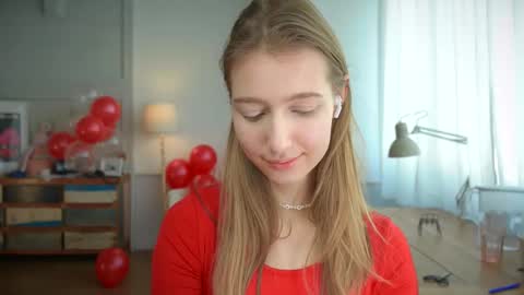 Snapshot of solar_bella chatting on February 14, 2025, 12:03 pm Bella online show from February 14, 2025, 12:03 pm