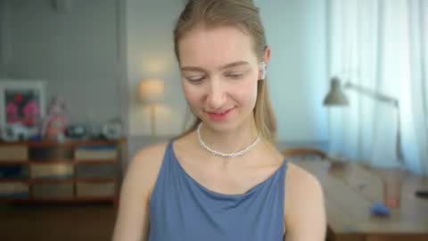 Snapshot of solar_bella chatting on February 25, 2025, 11:08 am Bella online show from February 25, 2025, 11:08 am