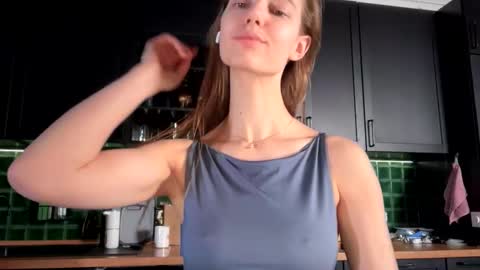 Snapshot of solar_bella chatting on January 7, 2026, 5:21 am Bella online show from January 7, 2026, 5:21 am