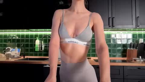 Snapshot of solar_bella chatting on January 12, 2026, 4:07 am Bella online show from January 12, 2026, 4:07 am