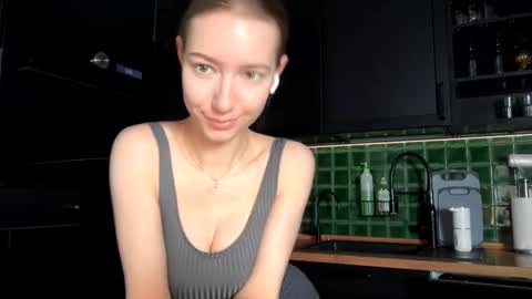 Bella online show from February 22, 2026, 3:51 am