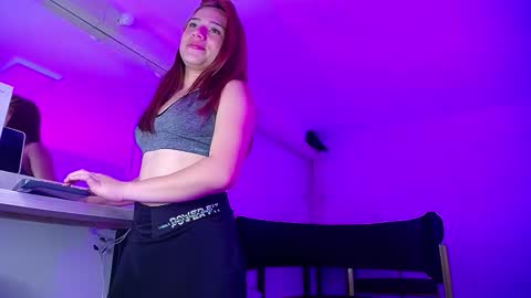 Snapshot of solara_ chatting on November 4, 2025, 8:52 pm solara online show from November 4, 2025, 8:52 pm