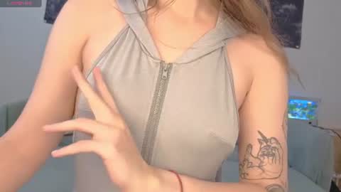 Snapshot of solaralice chatting on July 8, 2026, 2:43 pm SolarAlice online show from July 8, 2026, 2:43 pm