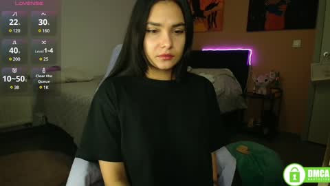 Mila online show from March 11, 2025, 6:08 pm