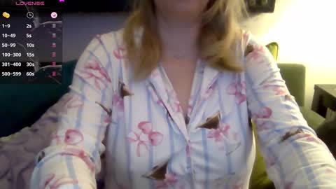 Snapshot of solesticia chatting on March 25, 2026, 11:22 pm solesticia online show from March 25, 2026, 11:22 pm