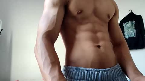 Snapshot of solorizo chatting on March 6, 2026, 10:28 pm Hi Im Weller Check my Bio online show from March 6, 2026, 10:28 pm