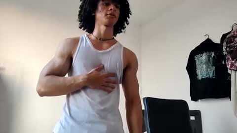 Snapshot of solorizo chatting on March 7, 2026, 10:40 pm Hi Im Weller Check my Bio online show from March 7, 2026, 10:40 pm