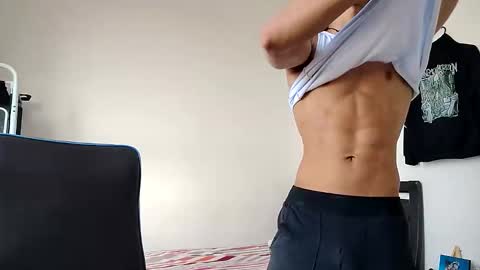 Snapshot of solorizo chatting on March 13, 2026, 9:54 pm Hi Im Weller Check my Bio online show from March 13, 2026, 9:54 pm