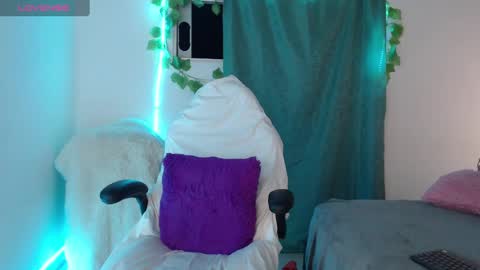 sommer Ray  online show from December 16, 2024, 3:30 am