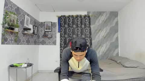son_hades online show from March 25, 2026, 4:07 am