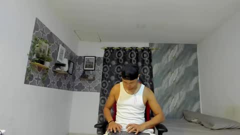 son_hades online show from April 8, 2026, 3:39 am