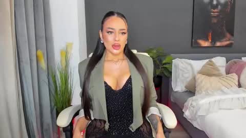 Sonia  Rey online show from November 23, 2025, 7:02 pm