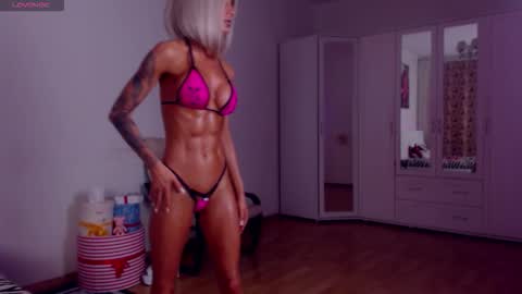 Snapshot of sonjanextray chatting on November 14, 2025, 9:19 am Sonja Ray online show from November 14, 2025, 9:19 am