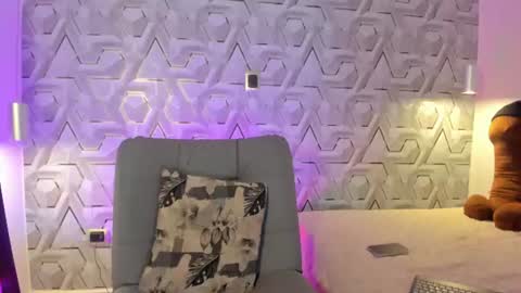 Snapshot of sophi_01 chatting on July 7, 2026, 12:31 pm sophie online show from July 7, 2026, 12:31 pm