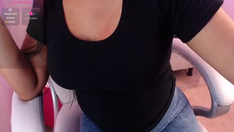 Snapshot of sophi_gray chatting on January 11, 2025, 7:27 pm Shophi online show from January 11, 2025, 7:27 pm