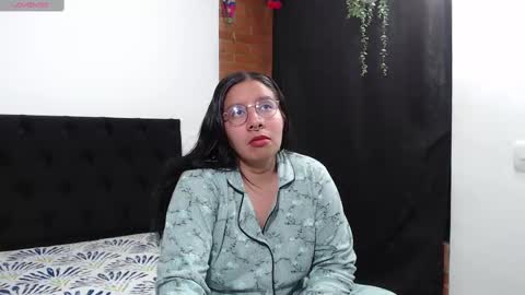 Snapshot of sophia_666_ chatting on February 21, 2025, 4:07 am Sophia online show from February 21, 2025, 4:07 am